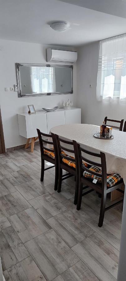 Apartman Leona Kastela Luaran gambar